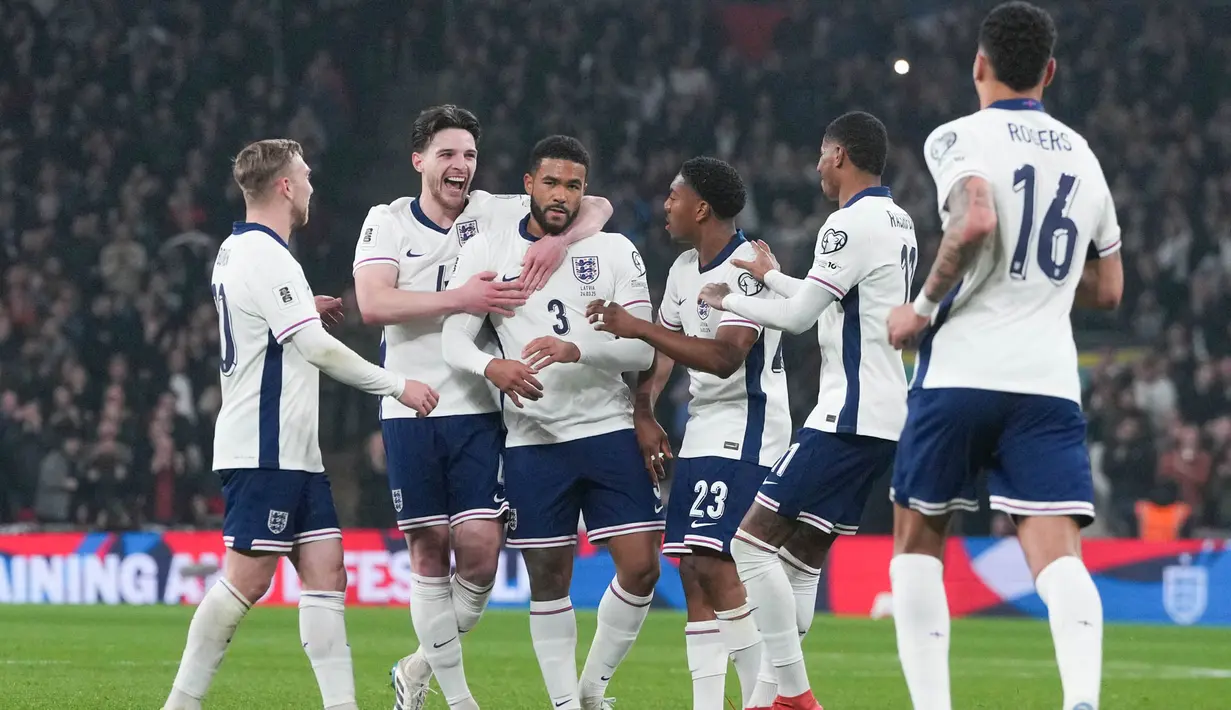 The Three Lions tampil dominan sepanjang pertandingan dan sukses mengamankan tiga poin penting di kandang sendiri dengan kemenangan tiga gol tanpa balas. (AP Photo/Kin Cheung)