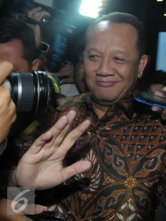 Sekretaris MA, Nurhadi Abdurrachman usai menjalani pemeriksaan KPK, Jakarta, Selasa (24/5). Nurhadi enggan menjawab pertanyaan wartawan usai diperiksa KPK. (Liputan6.com/Helmi Afandi)