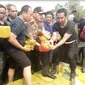 Kapolda Metro Jaya Irjen Pol M Iriawan saat membuka barang bukti sabu satu ton hasil tangkapannya. (Liputan6.com/Yandhi Deslatama)