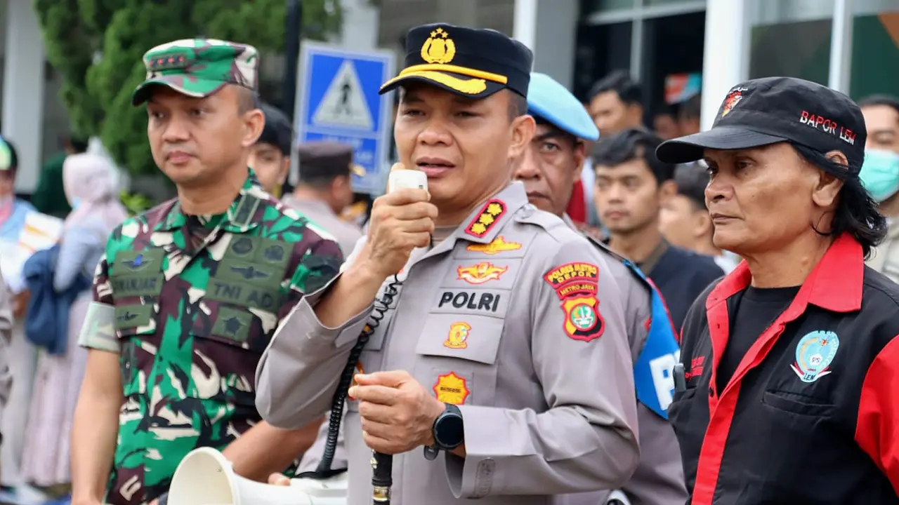 Ratusan Personel Gabungan Kawal Peringatan Hari Buruh di Depok