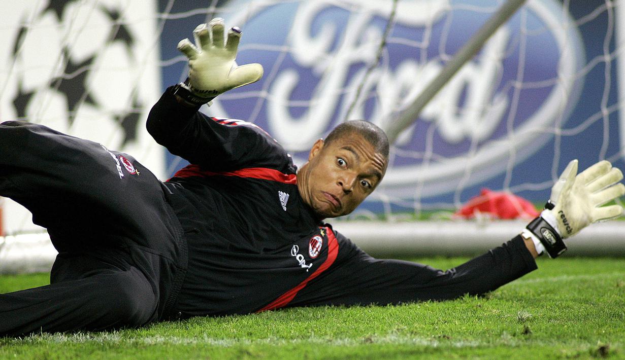 Dida - Kiper legendaris asal Brasil ini bermain selama 10 tahun untuk AC Milan. Dida dikenal dengan refleks dan kemampuannya melakukan penyelamatan dari jarak dekat. (AFP/Maartje Blijdenstein)