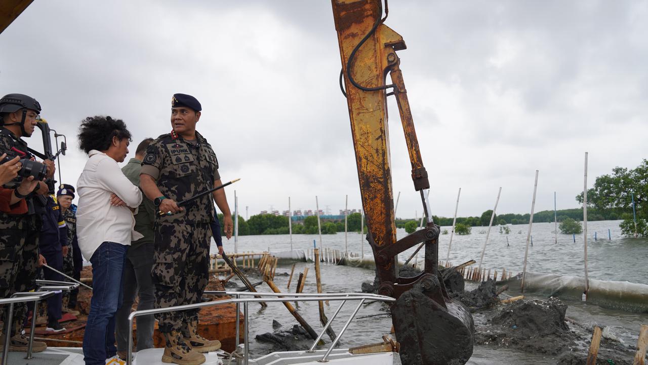 Mulai Hari Ini Pagar Laut di Bekasi Dibongkar Secara Mandiri oleh PT TRPN