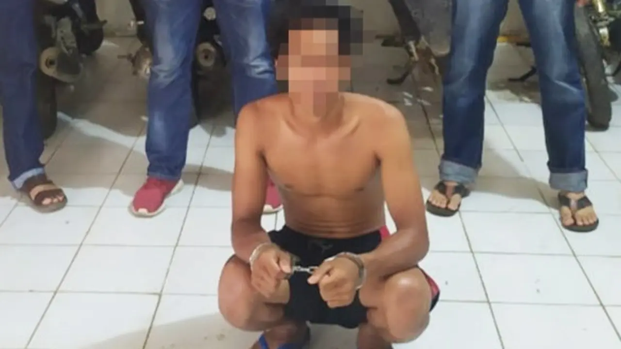 Seorang pria di Dharmasraya, Sumatera Barat tega menyetubuhi tetangganya yang masih pelajar. Pelaku saat ini sudah diringkus polisi untuk mempertanggungjawabkan perbuatannya.