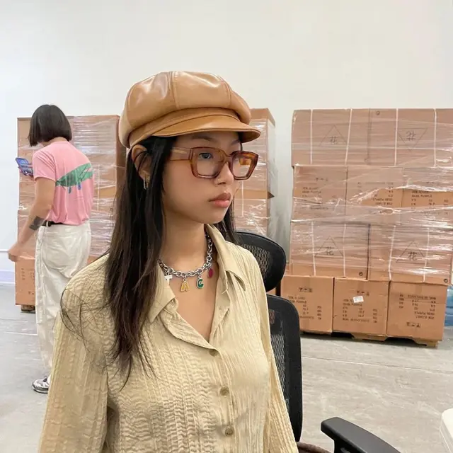 6 Gaya Kece Vanntey Heng yang Kekinian Banget, Pacar Rich Brian