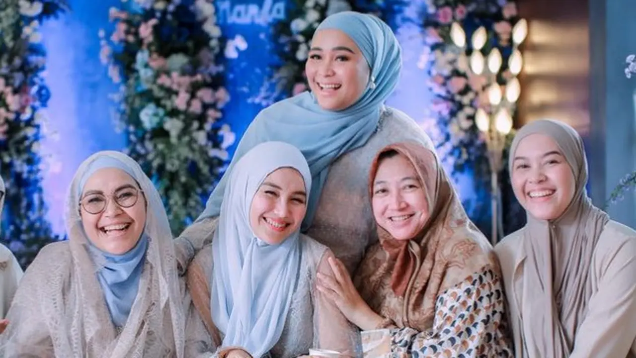 Potret Ayu Ting Ting saat 7 Bulanan sang Adik