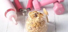 Mulai dari Greek yogurt hingga telur, berbagai bahan sederhana dapat diolah menjadi bekal praktis yang kaya protein dan mudah dikonsumsi setelah berolahraga. (Foto/Dok: Pexels)