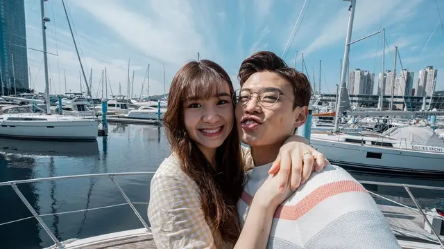 Resmi Pamerkan Hubungan Asmara, Ini 7 Potret Jang Hansol dan Kekasih