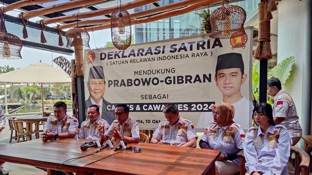 Organisasi sayap Partai Gerindra, Satuan Relawan Indonesia Raya (SATRIA) mendeklarasikan dukungan terhadap pasangan Prabowo Subianto dan Gibran Rakabuming Raka di Pilpres 2024.
