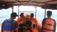 Tim Pencarian dan Pertolongan (SAR) gabungan tengah melakukan pencarian terhadap 13 anak buah kapal (ABK) KM Barokah Jaya di perairan Indramayu. (Foto: Dok. Basarnas)