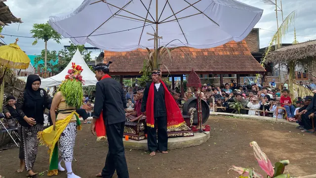 Ritual adat seblang Olehsari kembali digelar sebagai bentuk upacara bersi desa setiap Hari Raya Idul Fitri (Istimewa)