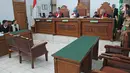 Suasana sidang perdana perceraian aktris Nafa Urbach dengan Zack Lee di Pengadilan Negeri Jakarta Selatan, Senin (2/10). Hadir di pengadilan, Nafa mengenakan pakaian bernuansa hitam dan putih. (Liputan6.com/Herman Zakharia)