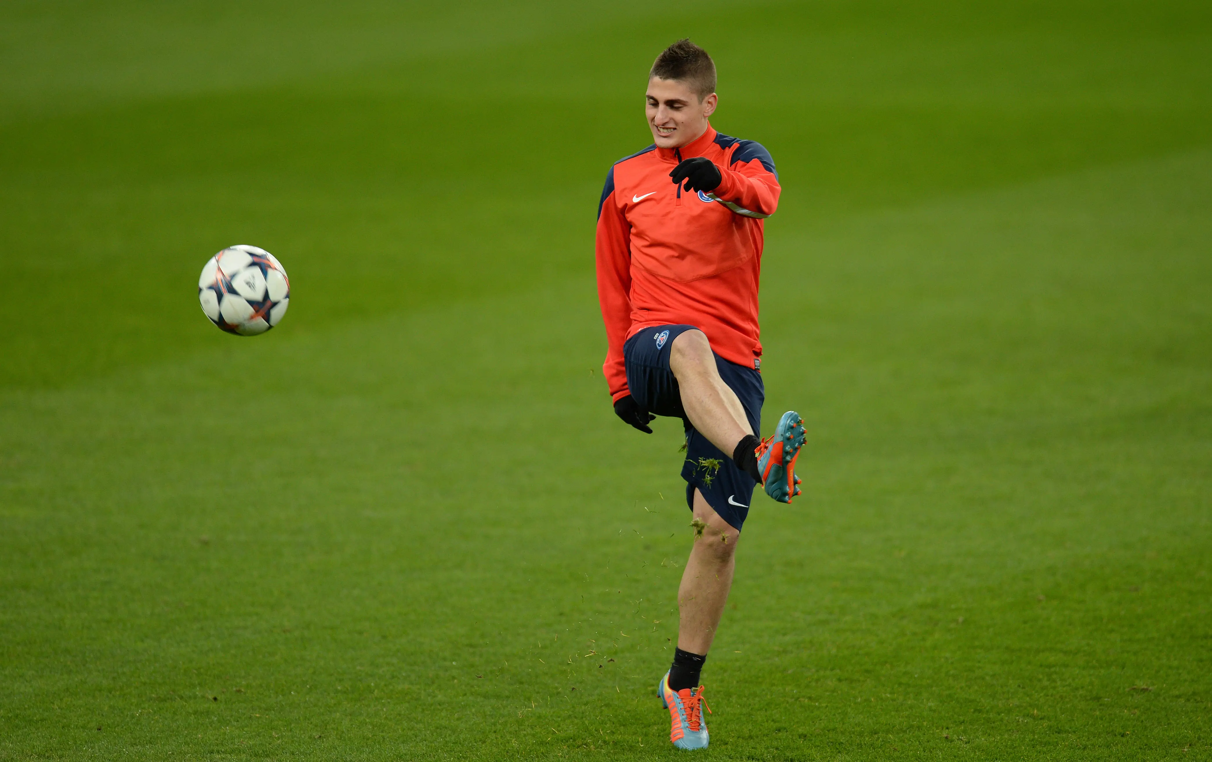 Marco Veratti makin kencang dihubungkan dengan Barcelona (PATRIK STOLLARZ / AFP)