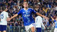 Selebrasi Nico Paz dalam laga Liga Italia 2025/2026 antara Como vs Inter Milan, Senin (13/4/2026). (Alessio Morgese/LaPresse via AP)
