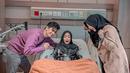 Jelang melahirkan, Ria Ricis yang ditemani suami, Teuku Ryan, serta sang kakak dr. Shandy melakukan latihan bila melahirkan secara normal. Sayangnya, ia harus menajalani operasi caesar. (Foto: Instagram/@riaricis1795)