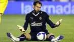 Villarreal's Goalkeeper Diego Lopez gestures during their Spanish league football match at Ruiz de Lopera stadium in Seville on March, 1 2009. AFP PHOTO/CRISTINA QUICLER