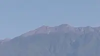 Asap Terlihat di Gunung Raung, Api Diduga Bakar Vegetasi