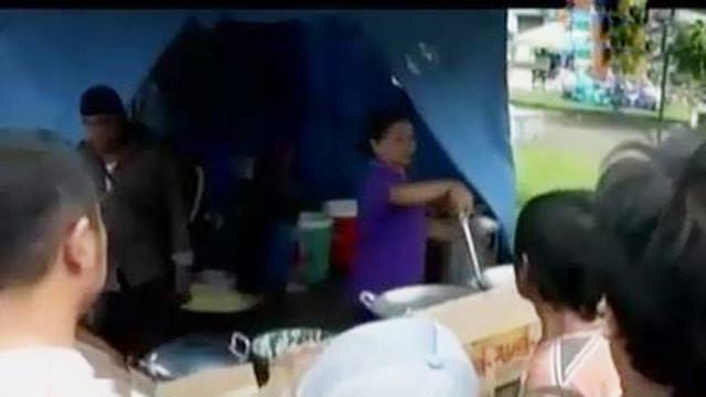 Distribusi bantuan untuk korban banjir dan longsor di Solok, lamban hingga tahun ini guru honorer tidak akan diangkat jadi PNS tahun ini.