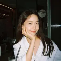 Yoona SNSD dikenal dengan pola makan sehat yang sederhana namun efektif menjaga tubuhnya tetap ramping, energik, dan bercahaya. (Foto: Instagram @/yoona__lim)