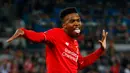 Penyerang Liverpool, Daniel Sturridge melakukan selebrasi usai mencetak gol kegawang Sevilla pada final Liga Europa di Basel, Swiss (19/5). Sevilla meraih tiga kali gelar juara Piala UEFA secara berturut-turut. (Reuters/Michael Dalder)