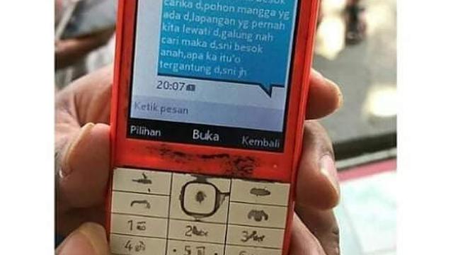 Isi SMS terakhir Dedi kepada kekasihnya (Fauzan/Liputan6.com)