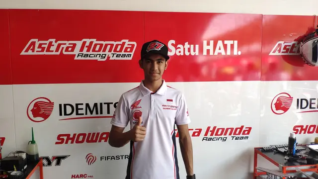 Pembalap AHRT Andi Gilang