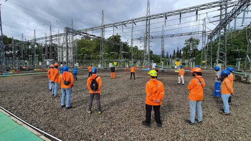 PT PLN (Persero) terus melakukan upaya pemulihan listrik terdampak bencana pasca gempa susulan dengan magnitudo 6,2 skala richter (SR) yang mengguncang Mamuju dan Majene. (Dok PLN)