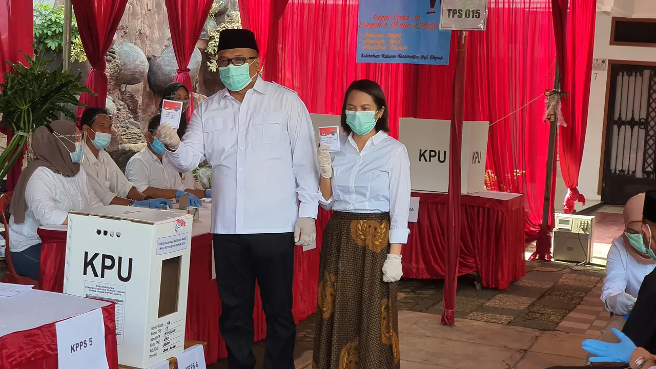 Calon Wali Kota Depok, Pradi Supriatna telah mencoblos di TPS 15, Kelurahan Kukusan, Kecamatan Beji, Depok.