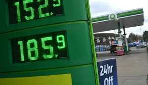 Harga Minyak Dunia Tembus US$ 106 Dampak Houthi Serang Saudi Aramco