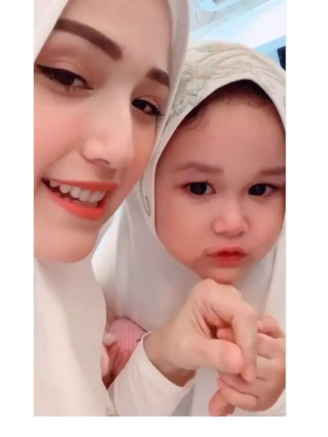 7 Momen Lebaran Adelia Wilhelmina Jauh dari Pasha 'Ungu', Hanya Ditemani Anak