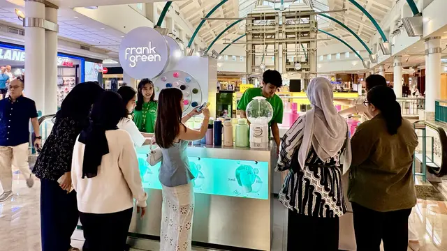 Koleksi frank green Tumbler Favorit dari Australia Kini Hadir di Plaza Senayan. [Anisha/Fimela]