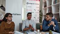 Head of Marketing SporsHero, Heikel Aziz (tengah), Alfernia Oktavia (kiri) selaku Country Manager Indonesia SportsHero dan Rodrigo Gallego, Delegate of La Liga Global Network Indonesia (kanan), pada diskusi tentang LaLiga Hero, Jumat (14/2/2020), di Jakarta.