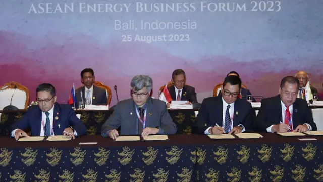 PLN berkolaborasi dengan ASEAN Centre for Energy (ACE) dan dua perusahaan listrik asal Malaysia untuk mengembangkan sistem interkoneksi antar negara. (Dok PLN)