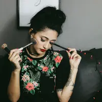 eye makeup | unsplash.com