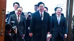 Presiden Korea Selatan Lee Jae Myung (tengah) saat tiba di kantor kepresidenan Cheong Wa Dae, atau Gedung Biru di Seoul, Senin, 29 Desember 2025. Seluruh fungsi kantor kepresidenan Korea Selatan sepenuhnya kembali ke Blue House yang bersejarah di Seoul atau yang dalam bahasa Korea dikenal sebagai Cheong Wa Dae. (Jeoon Heon-Kyun/Pool Photo via AP)