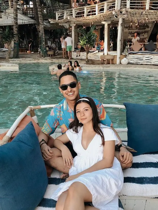 [Fimela] Diterpa Isu Miring, Ini 6 Potret Kemesraan Shalom Razade dan Sang Kekasih