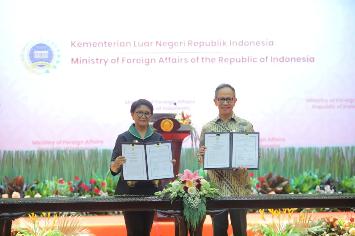 Otoritas Jasa Keuangan (OJK) dan Kementerian Luar Negeri Republik Indonesia (Kemenlu RI)