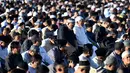 Para jemaah Muslim melaksanakan salat Idul Adha, atau Hari Raya Kurban, di Denpasar, Bali, pada Rabu 27 Mei 2026. (SONNY TUMBELAKA/AFP)