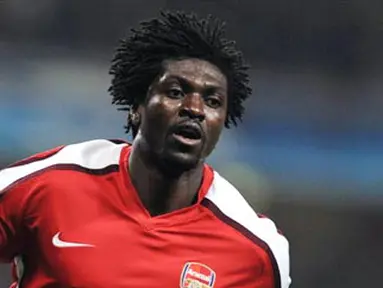 Penyerang Arsenal, Emmanuel Adebayor merayakan gol keduanya m menghadapi Villarreal dalam leg kedua perempat final Liga Champions di  Emirates Stadium in London, 15 April 2009. AFP PHOTO/JAVIER SORIANO