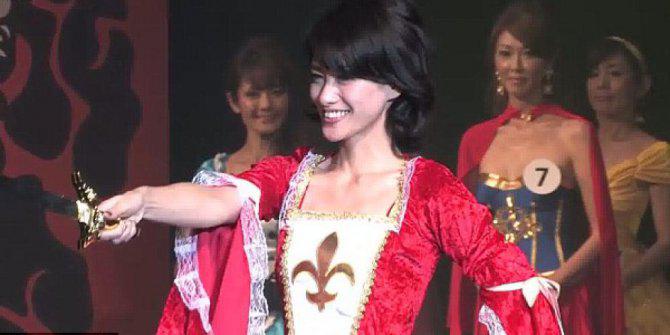 Mayumi pemenang Kontes Penyihir Cantik (c) Merdeka.com