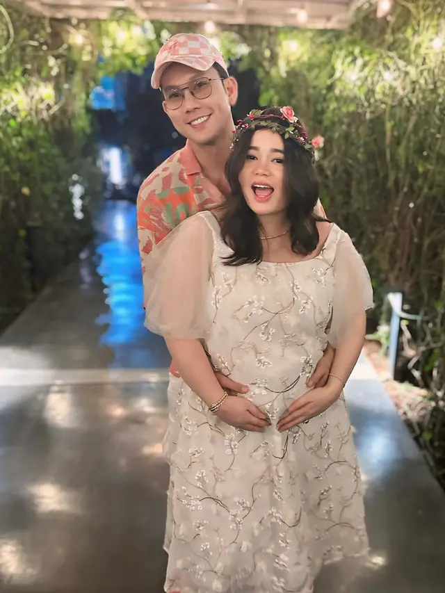 7 Momen Denny Sumargo Beri Kejutan Baby Shower ke Olivia Allan, Penuh Bahagia
