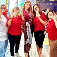 6 Potret Nikita Mirzani Rayakan HUT RI di Rutan Pondok Bambu, Penuh Keseruan