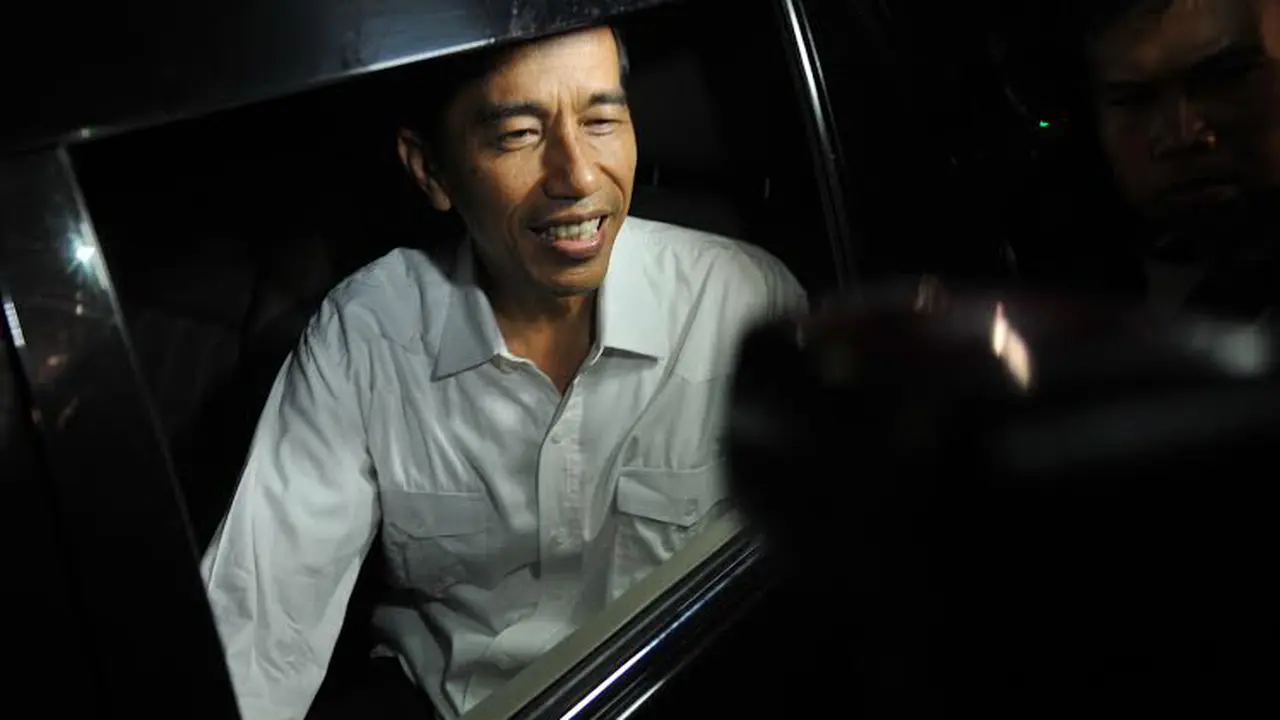 [FOTO] Usai Dicalonkan, Jokowi Tak Mau Diganggu