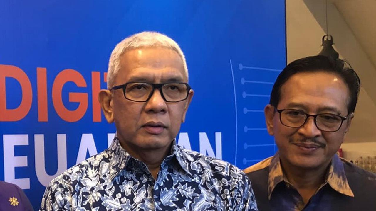 Deputi Bidang Koordinasi Ekonomi Digital, Ketenagakerjaan, dan Usaha Mikro, Kecil, dan Menengah, Kemenko Perekonomian Mohammad Rudy Salahuddin dalam penandatanganan Perjanjian Kerja Sama (PKS) dengan OJK, Jumat (2/2/2024). (Tira/Liputan6.com)