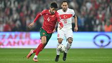 Gelandang Timnas Bulgaria, Ilia Gruev (kiri). (AFP/Ozan KOSE)