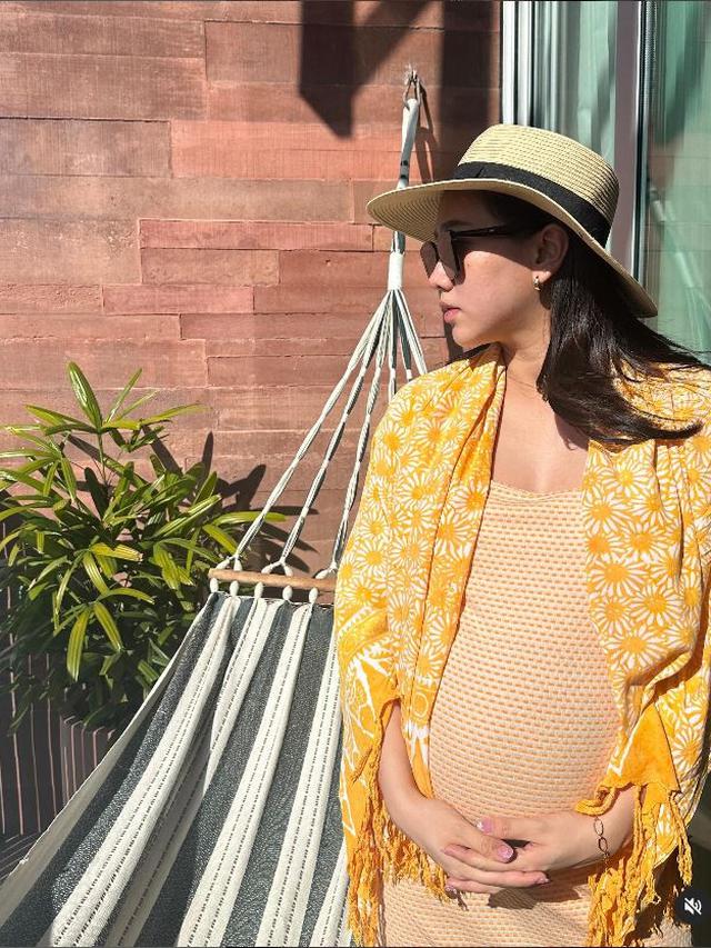 6 Potret Shanju dengan Baby Bump Besar, Jonatan Christie Setia Dampingi