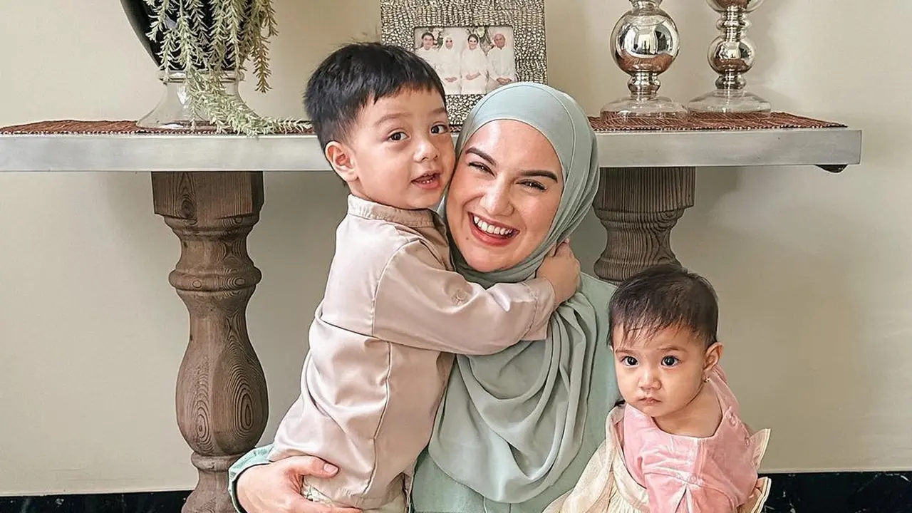 Baju lebaran artis