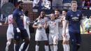 Para pemain Liverpool merayakan gol yang dicetak oleh Xherdan Shaqiri ke gawang Manchester United pada laga ICC 2018 di Stadion Ann Arbor, Michigan, Minggu (29/7/2018). Liverpool menang 4-1 atas Manchester United. (AP/Carlos Osorio)