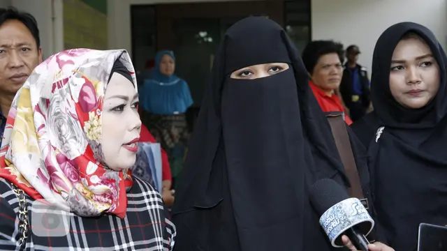 [Bintang] istri pertama Opick -Dian Rositaningrum