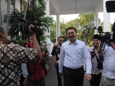 Plt Gubernur DKI Basuki Tjahaja Purnama (Ahok) mendatangi Istana Merdeka, Jakarta, Jumat (31/10/2014). (Liputan6.com/Herman Zakharia)  