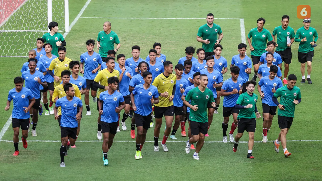 Foto: Shin Tae-yong Buka Hari Pertama TC Timnas Indonesia U-19 dengan Latihan Fisik, Disambangi Juga oleh Ketum PSSI dan Kemenpora